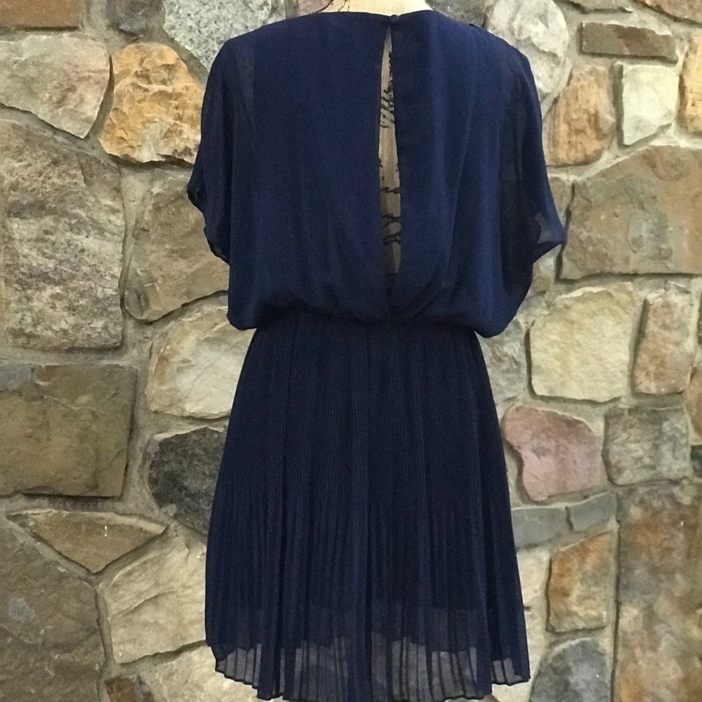 Lush blue pleated dress size M - Picture 2 of 8